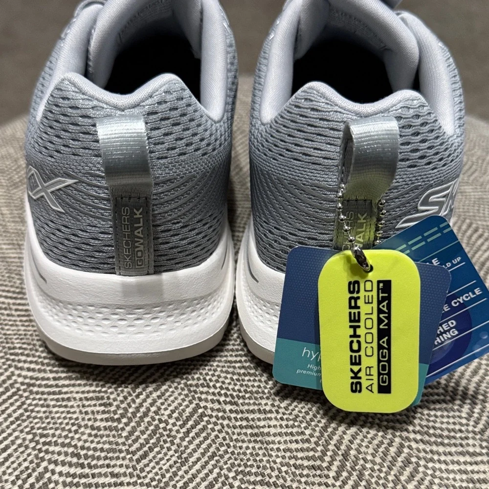 Skechers Go Walk Sneakers - NWT - Picture 7 of 7